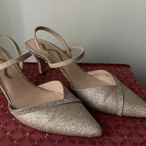 Nina "Beckie" Special Occasion Shoes Size 9 (Gold)